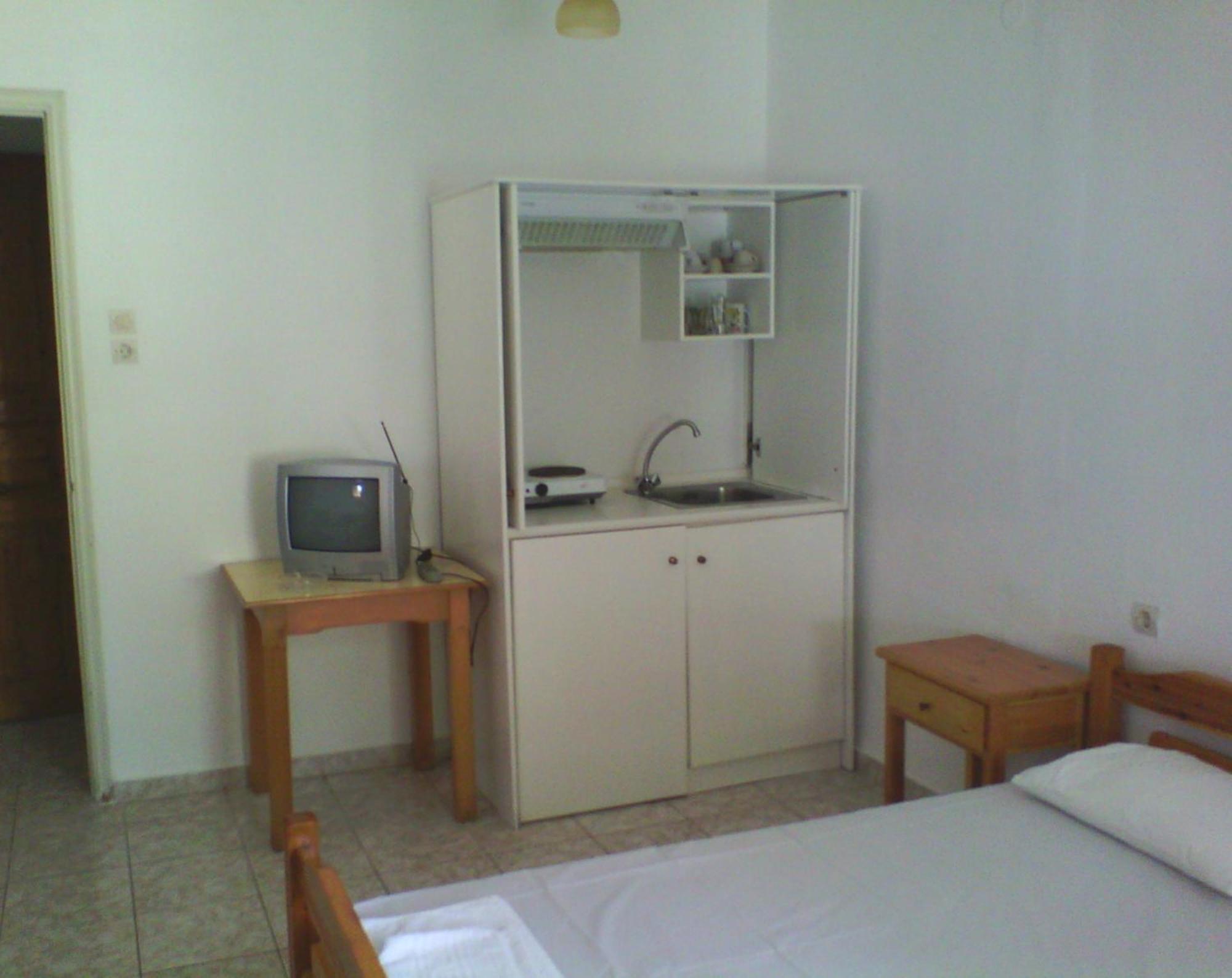 Karagiozos Studios & Apartments Skopelos Town Room photo