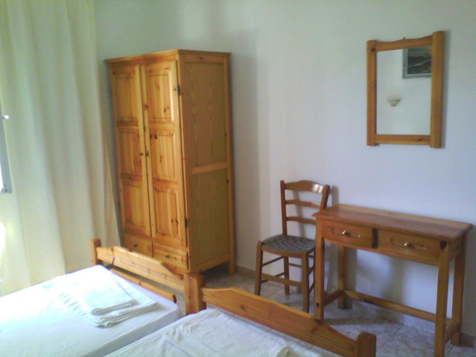 Karagiozos Studios & Apartments Skopelos Town Room photo