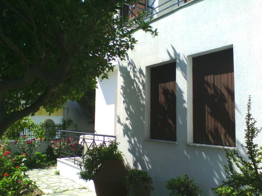 Karagiozos Studios & Apartments Skopelos Town Room photo